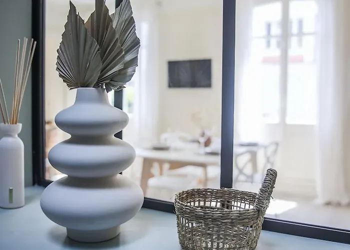 LE PETIT MORNY. Apt rénové lumineux et central
